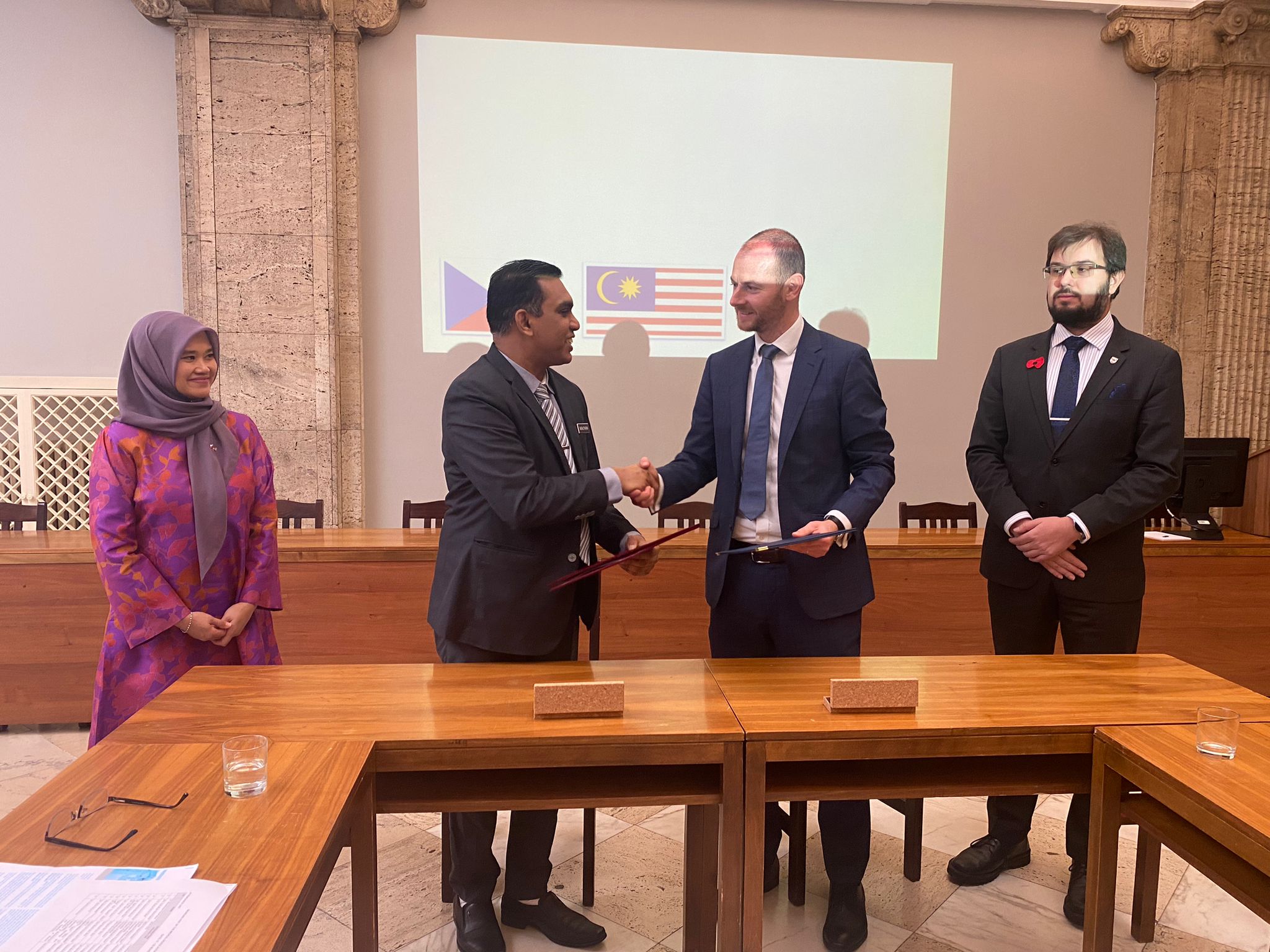 LAWATAN_KERJA_MDA_BERSAMA_DENGAN_INDUSTRI_PERANTI_PERUBATAN_MALAYSIA_KE_REPUBLIK_CZECH